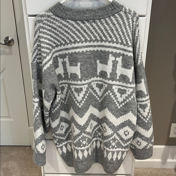 H&M Aztec Llama Pullover Gray White Patterned Women's Sweater Medium NWT - Picture 9 of 11
